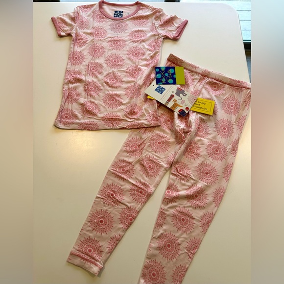 NWT Kickee Pants Print Short Sleeve Pajama Set Macaroon Mandala, size 4 - Picture 2 of 10